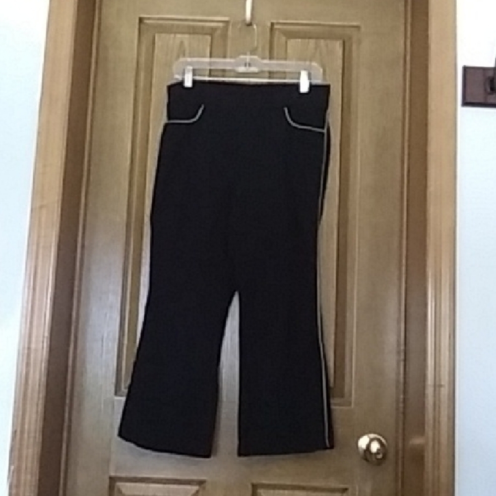 Danskin Elastic Waist Capris